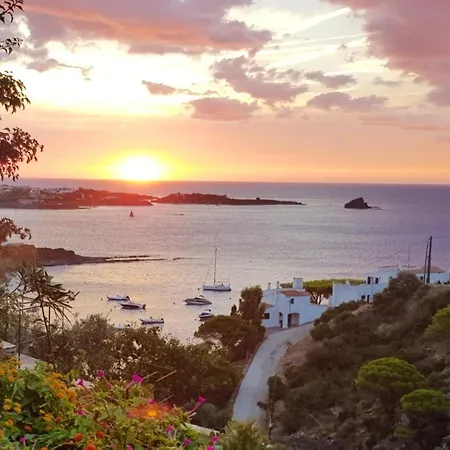 6 Bedrooms At 50 M Away From The Beach With Sea View Private Pool And Sauna Cadaques